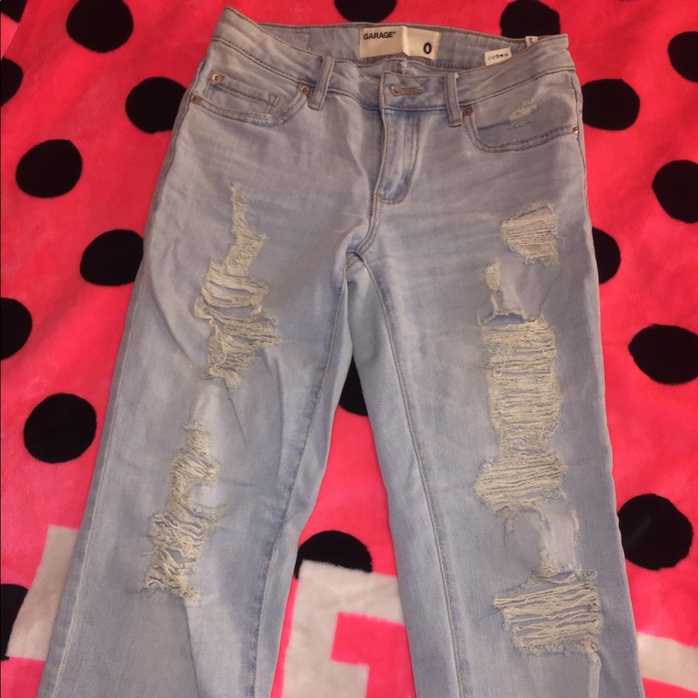 GARAGE Distressed Jeans